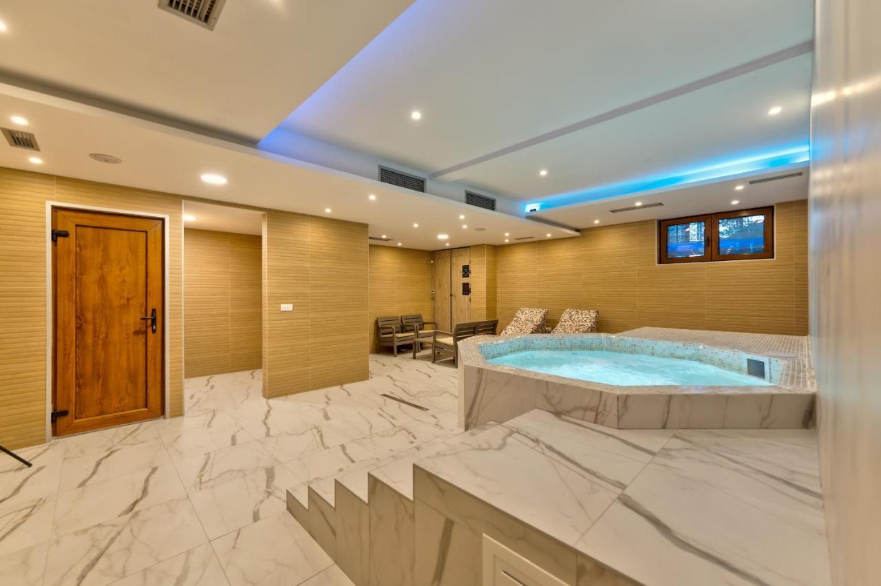 Apartment Gold Lux & *